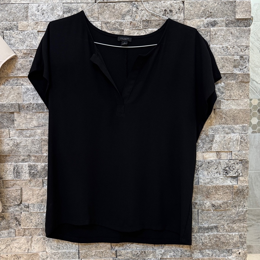 Ann Taylor Women's Black Short Sleeve Blouse